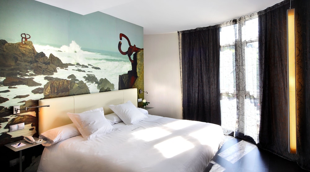 Suite, King Bed