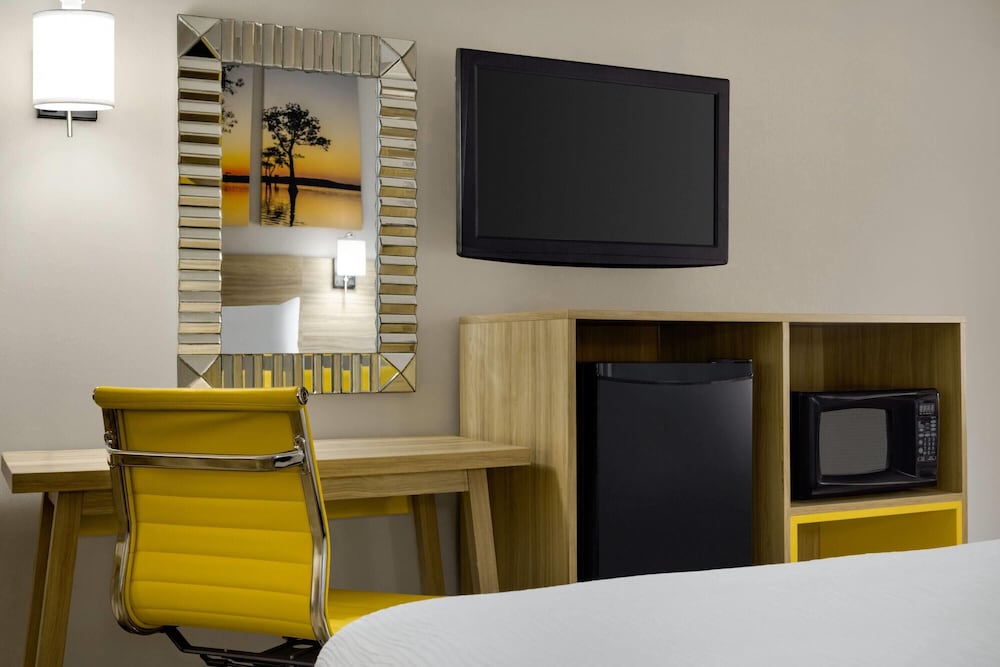 Days Inn By Wyndham North Columbia Ft Jackson 40/50