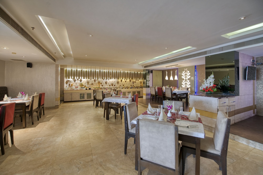 SAPNA CLARKS INN 34/47