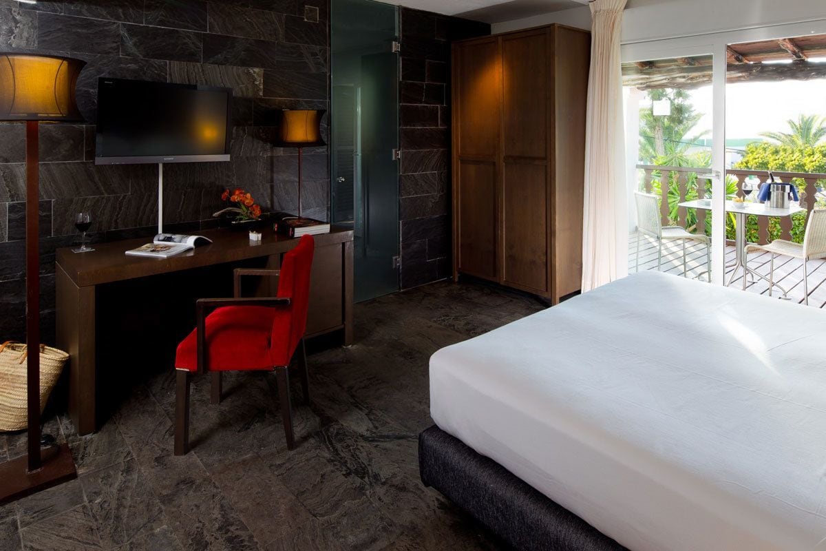 Design, King Bed, Garden View, Jetted Tub