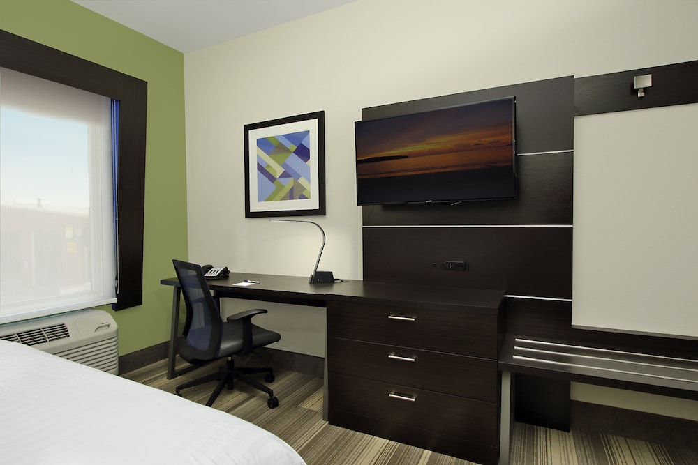 Holiday Inn Express And Suites Katy 46/54