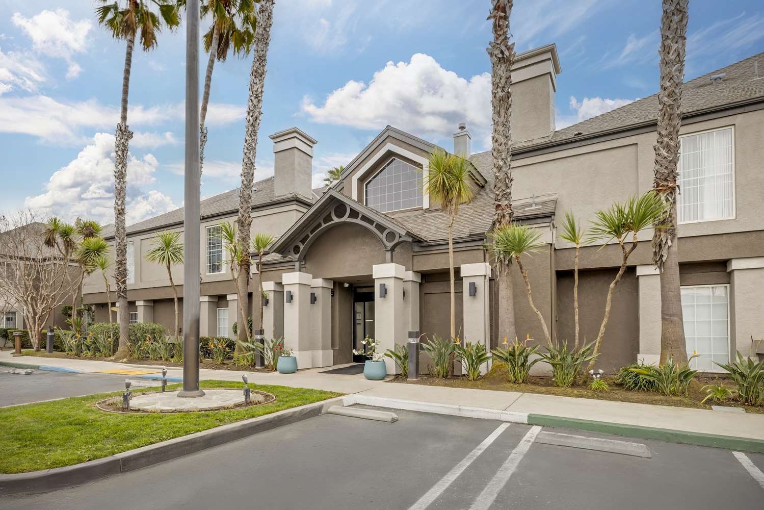 Sonesta ES Suites Torrance Redondo Beach 55/56