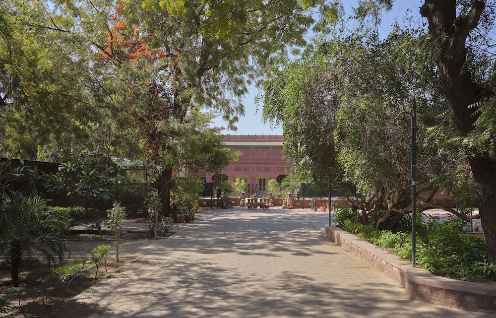 RATAN VILLAS 24/31