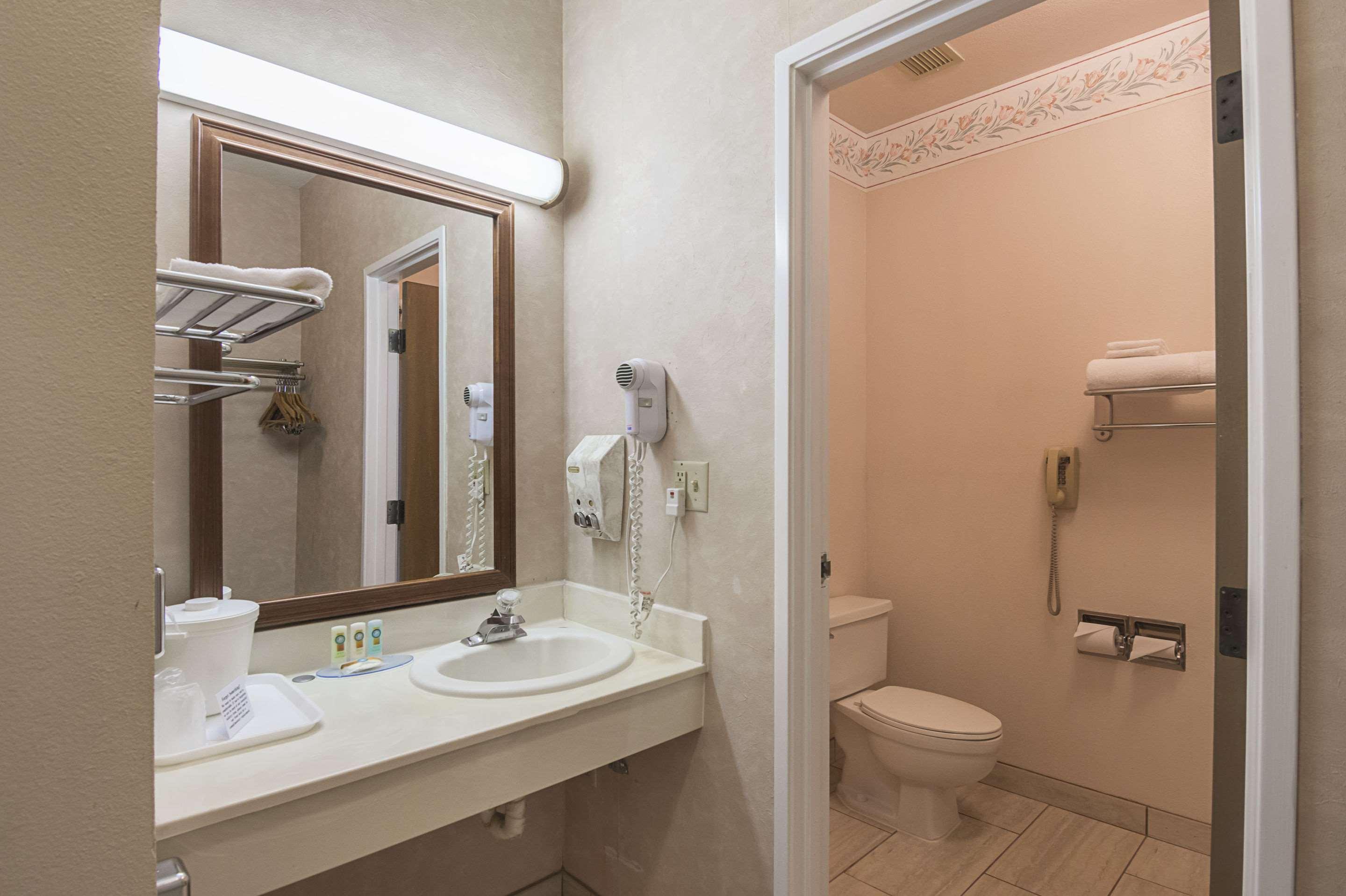 غرفة بسرير كينج، Quality Inn Fresno Yosemite Airport 3/4