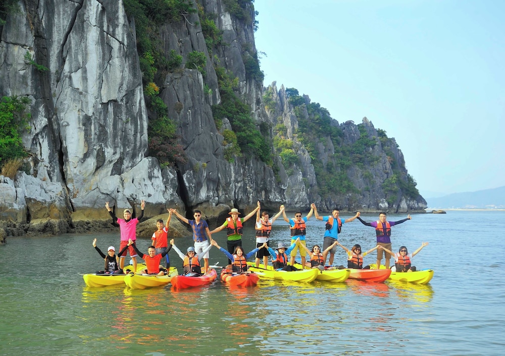 Paradise Grand Cruise – Lan Ha Bay 57/65