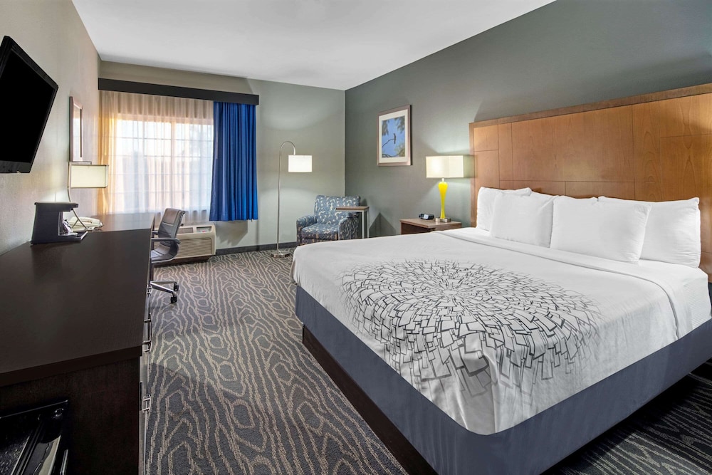 King Bed, Accessible