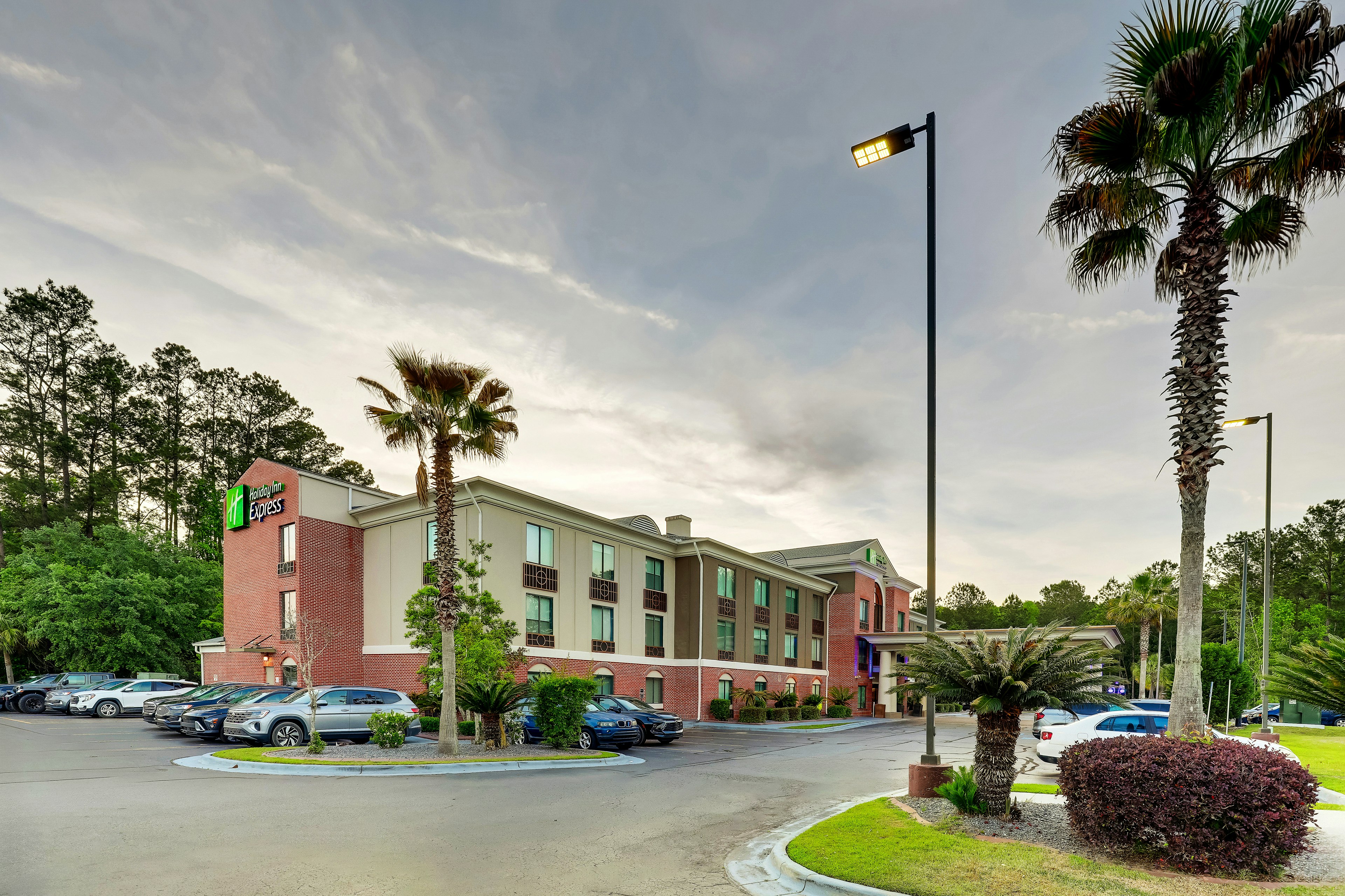 Holiday Inn Express Suites Hinesville East Fort Stewart 46/50