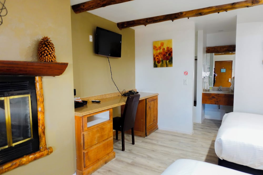 Sleepy Hollow Cabins and Hotel 28/50
