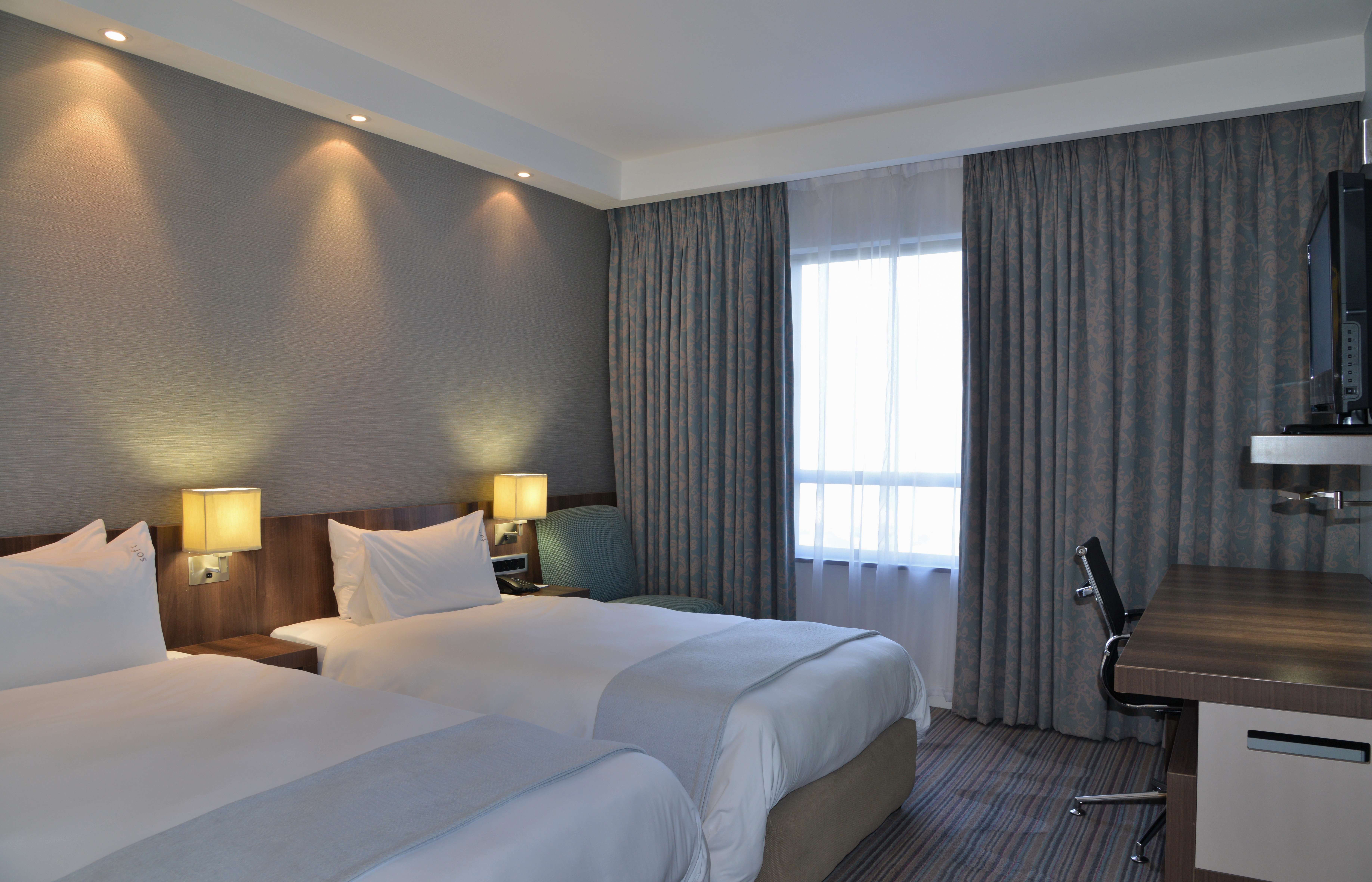 HOLIDAY INN EXPRESS DURBAN - UMHLANGA 25/83