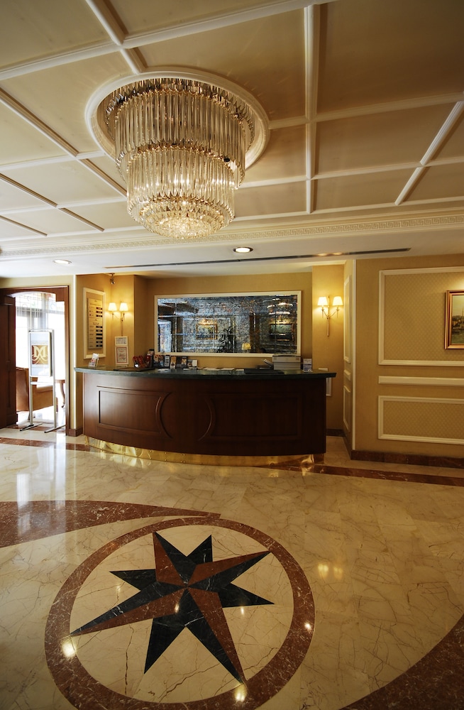Lobby at Taksim Metropark Hotel, ISTANBUL