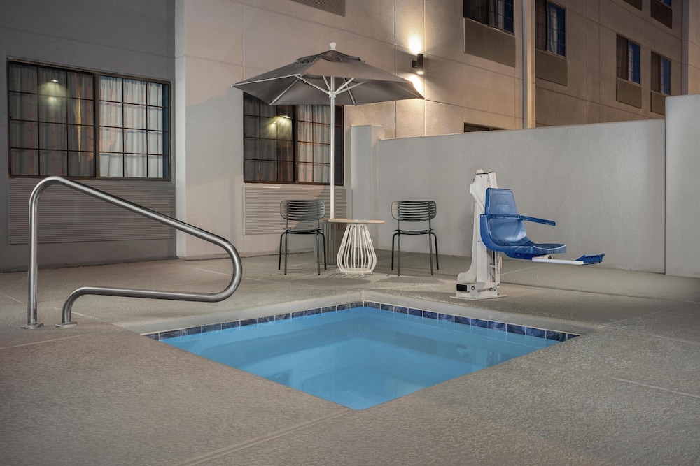 swimming pool spa