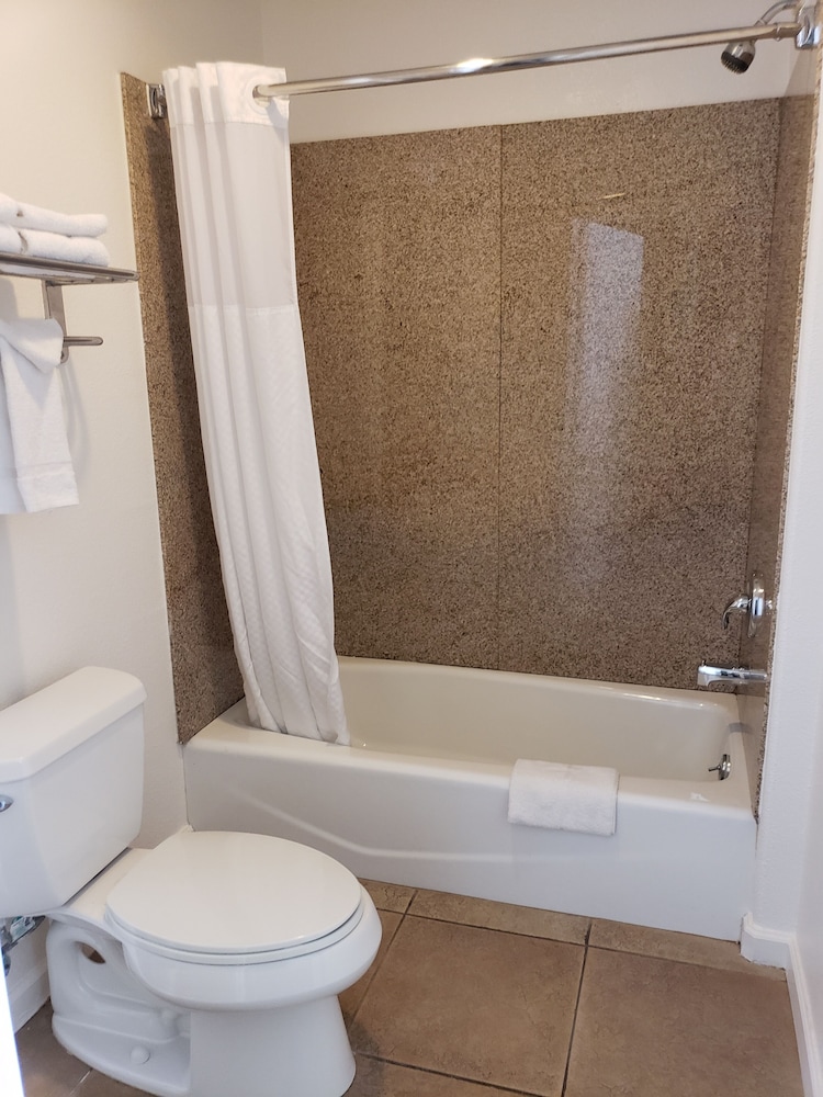 Fairview Inn And Suites Healdsburg 24/65