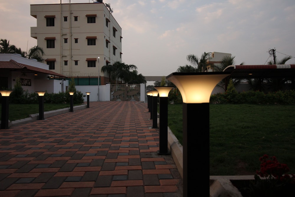 Hotel Majestique Pune 27/33