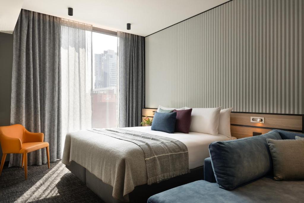 Studio, King Bed