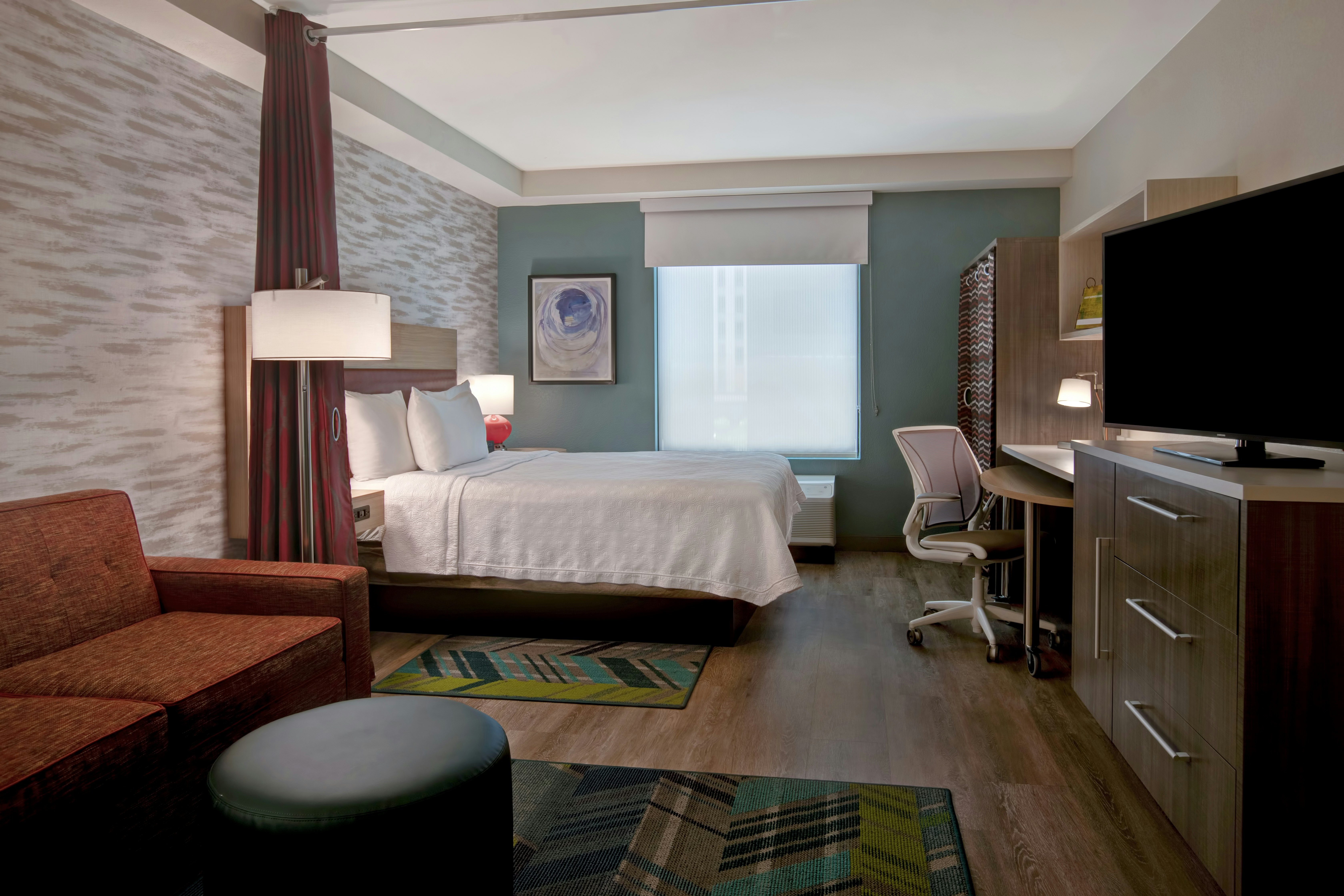 غرفة بسرير كوين بإطلالة على النهر بشرفة، Home2 Suites By Hilton San Antonio Riverwalk Tx 9/9