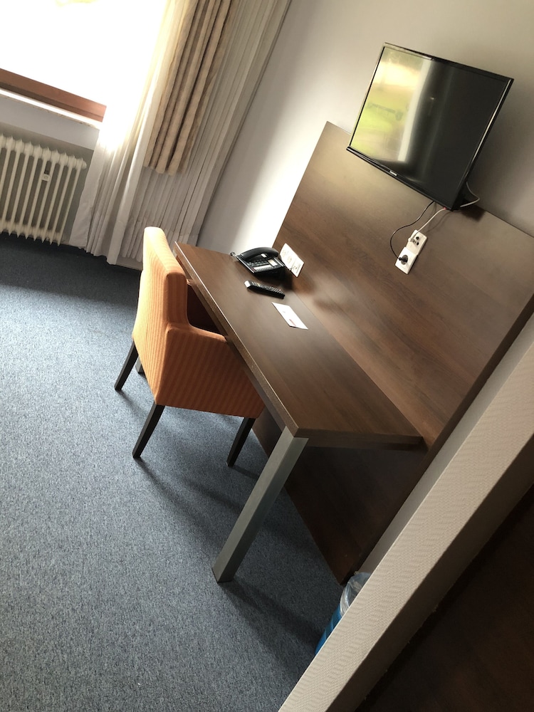 Parkhotel Lindenhof 24/40