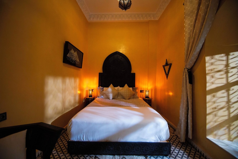 DELUXE, SUITE