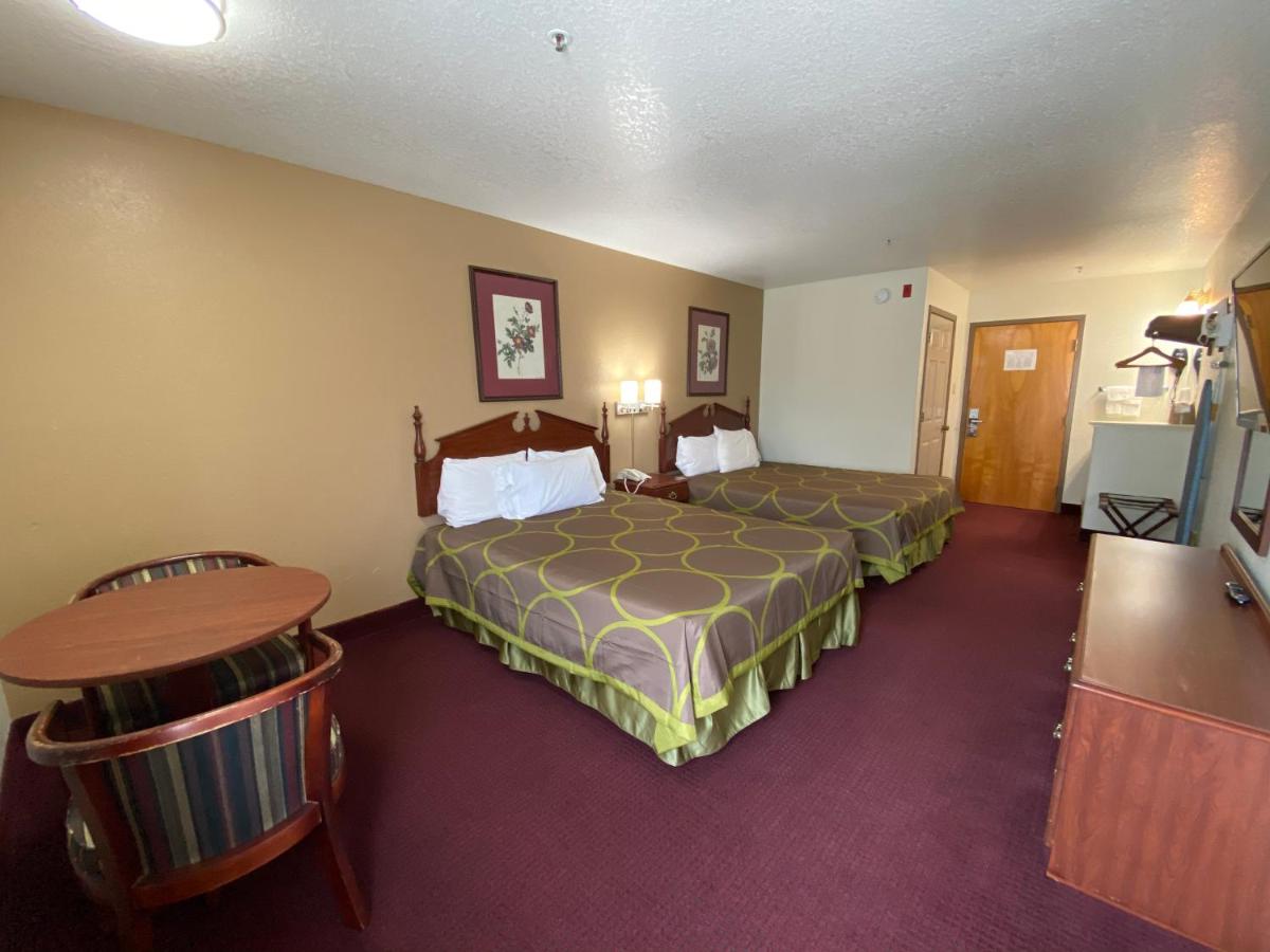 Room, Quadruple, Queen Bed