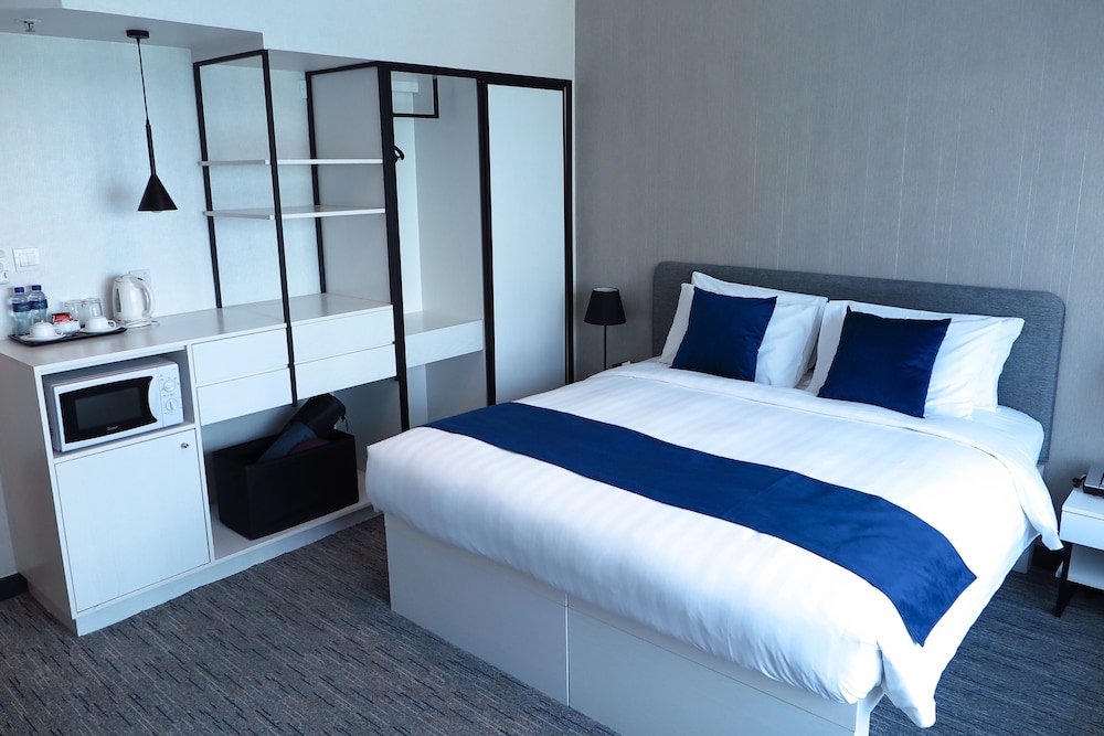 Grand Bay View Hotel 20/50