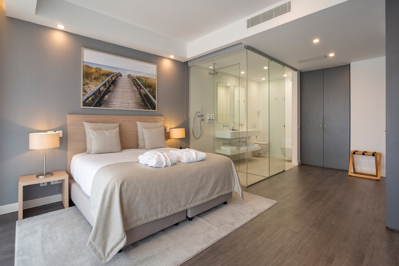 Efficiency, Suite, Partial Sea View