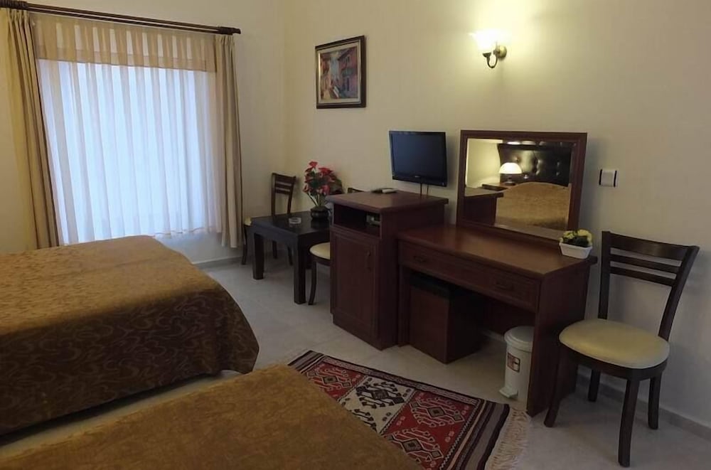 Bacahan Hotel 32/47