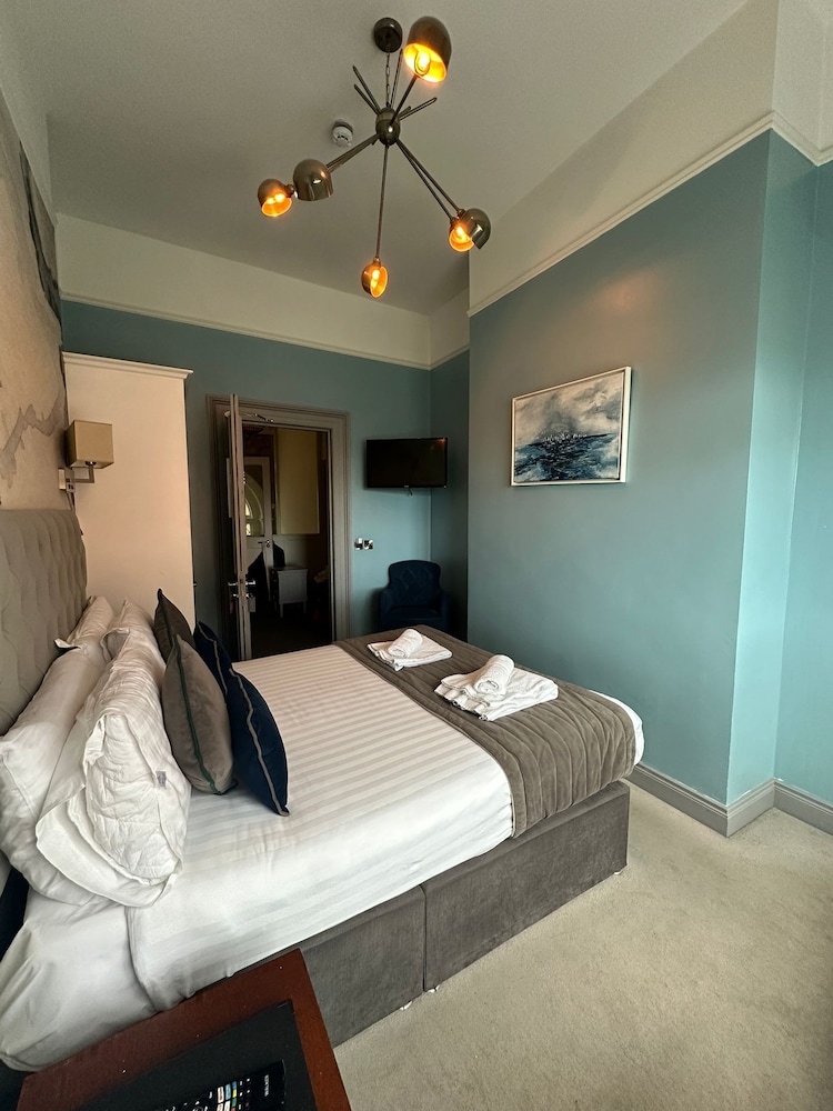 The Strand Hotel 16/50