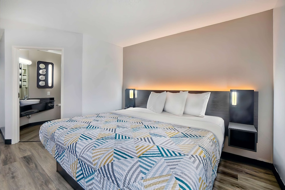 Motel6 Benbrook, TX - Fort Worth 16/38
