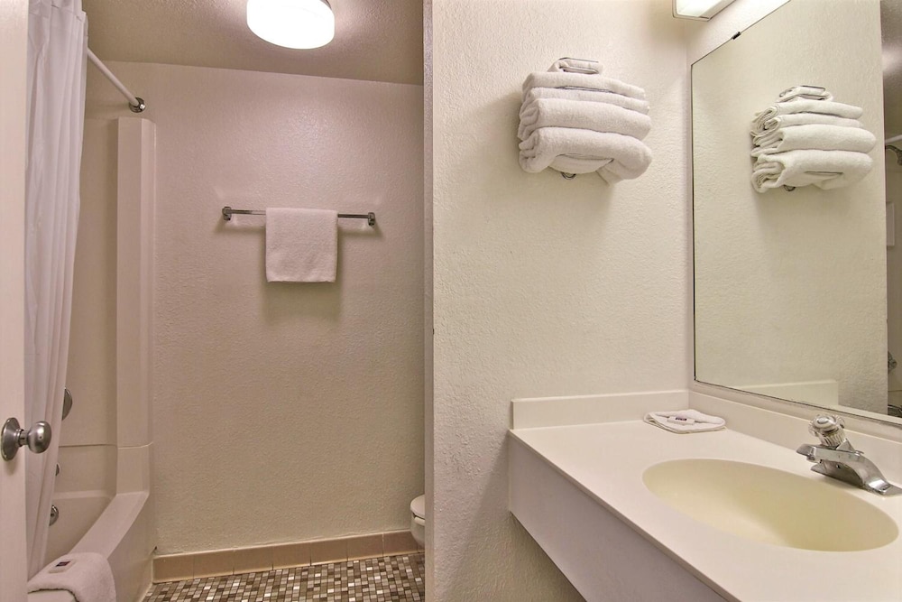 Motel6 Merrillville, IN 47/53