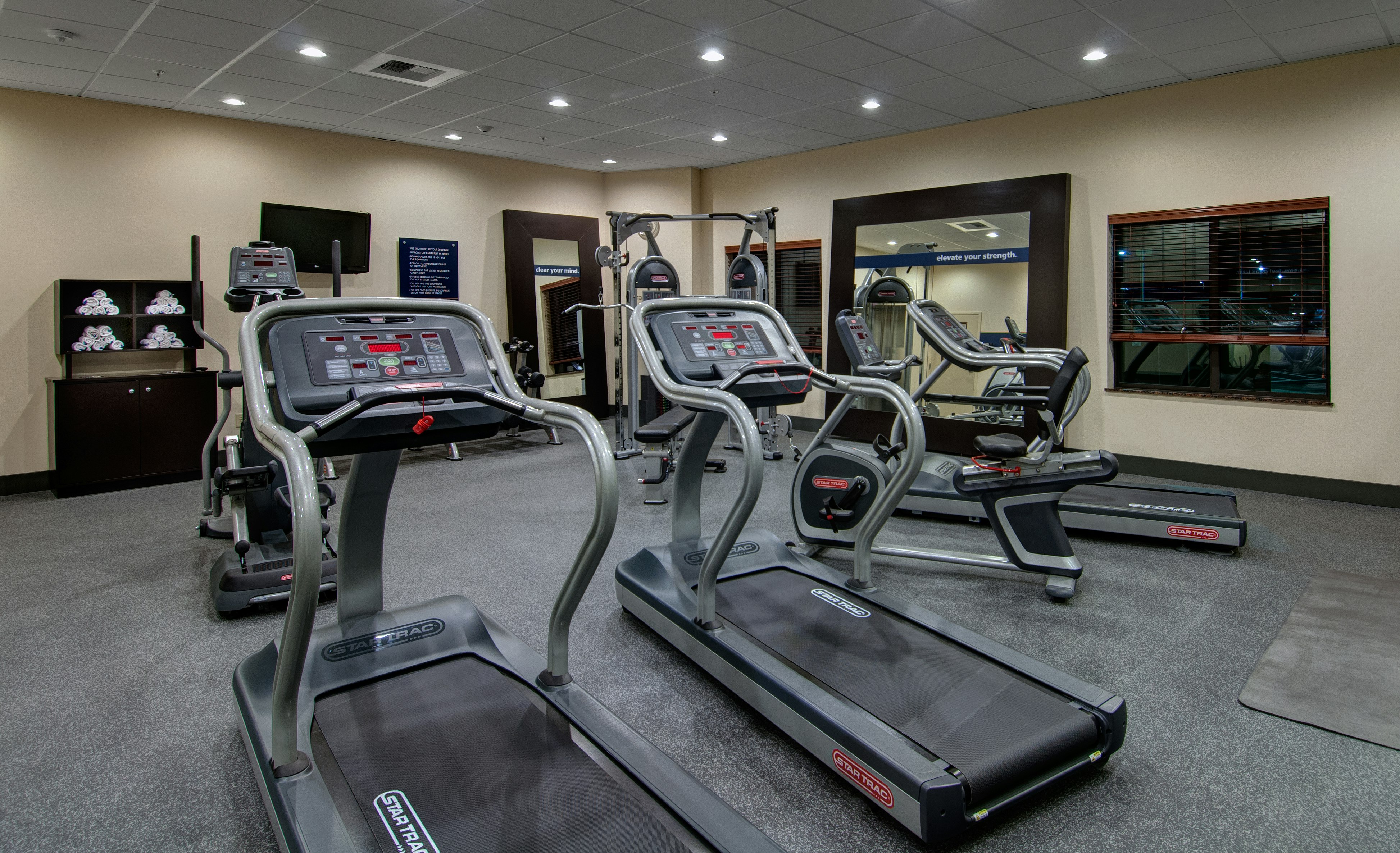 HAMPTON INN AND SUITES ASTORIA 27/39