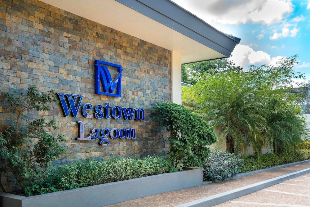 MO2 Lagoon Coron 2/61