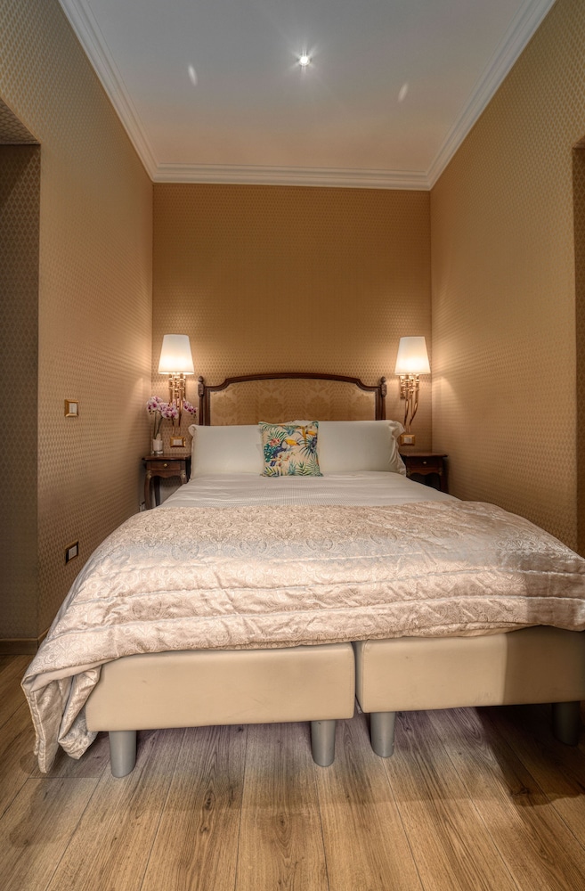 BQ House Trevi Luxury Rooms 12/50