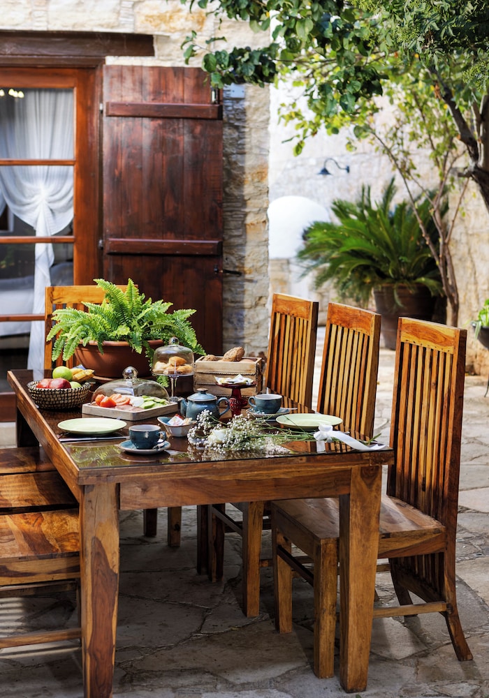 OINOESSA TRADITIONAL BOUTIQUE HOUSES 36/50