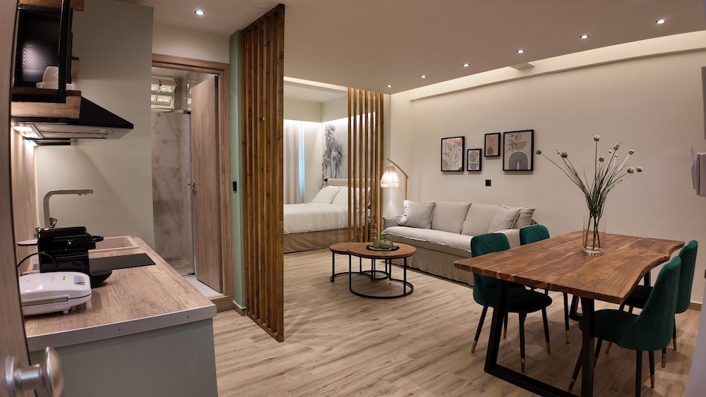 Euphoria Apartments 38/56