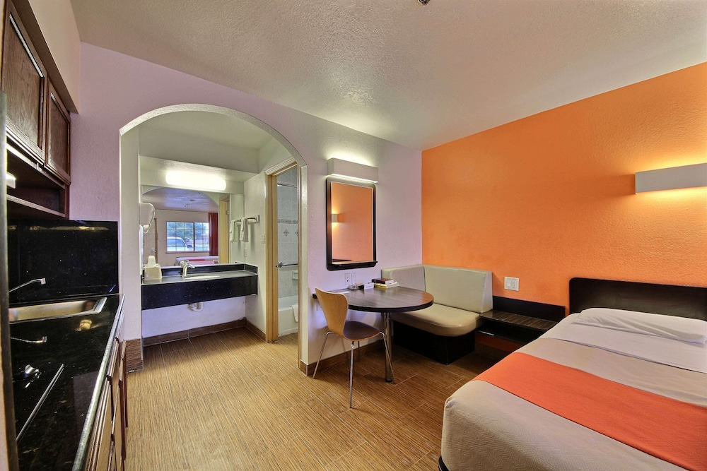 Motel6 Edinburg, TX 31/49