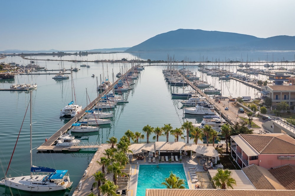 Ianos Hotel 19/24