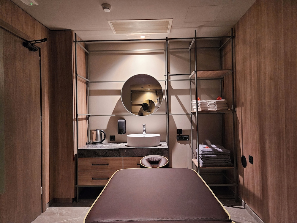 Petousis Hotel & Suites 25/50