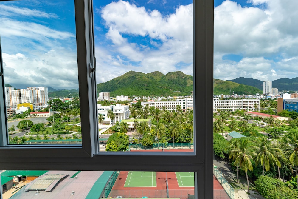 Canary Nha Trang Hotel 28/38