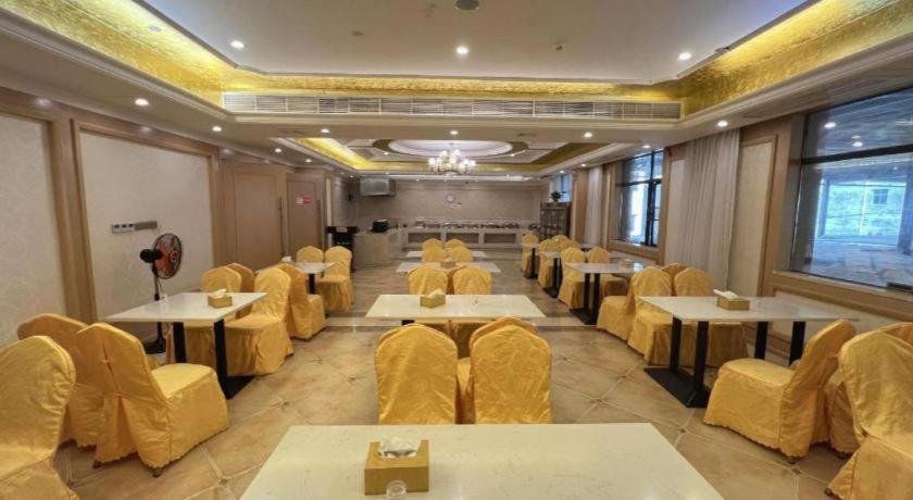 Vienna hotel (Huidong and run pedestrian street) 44/55