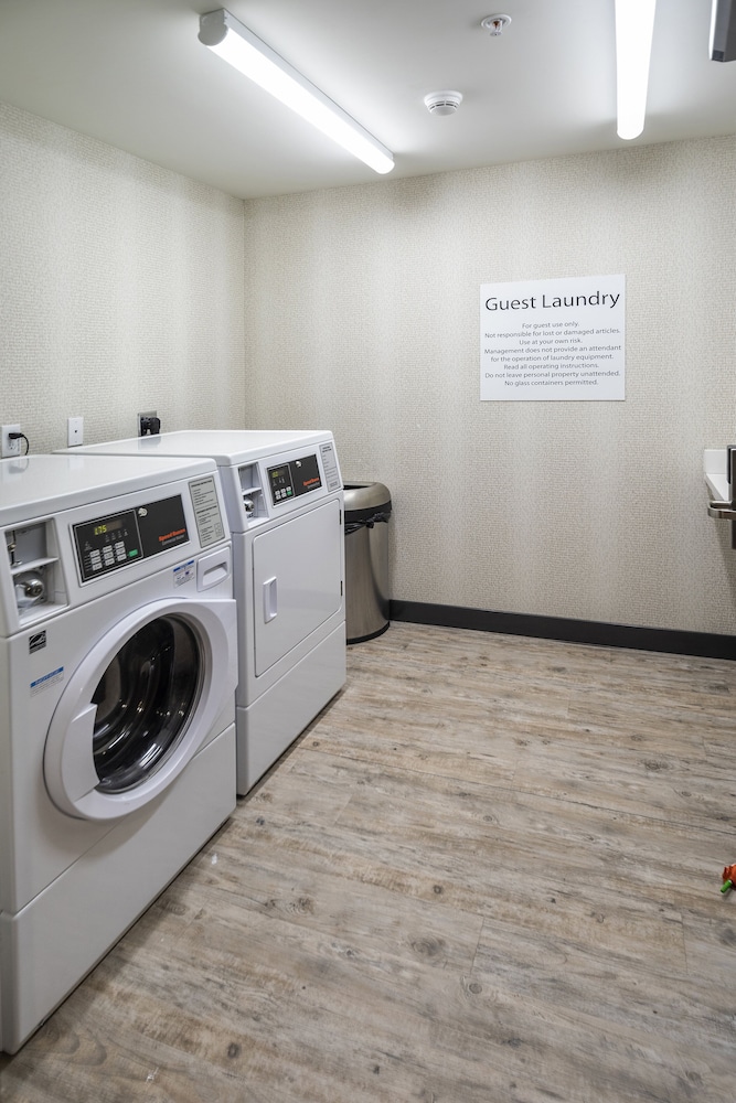 Holiday Inn Hotel Suites Decatur 24/69