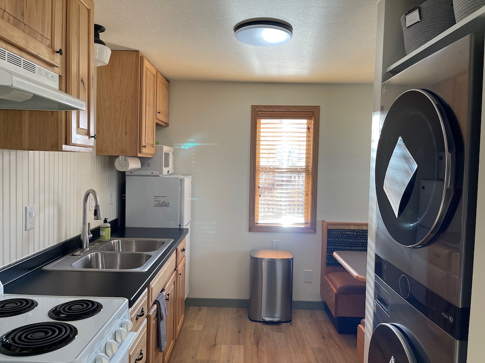 Pinedale Cozy Cabins 27/27