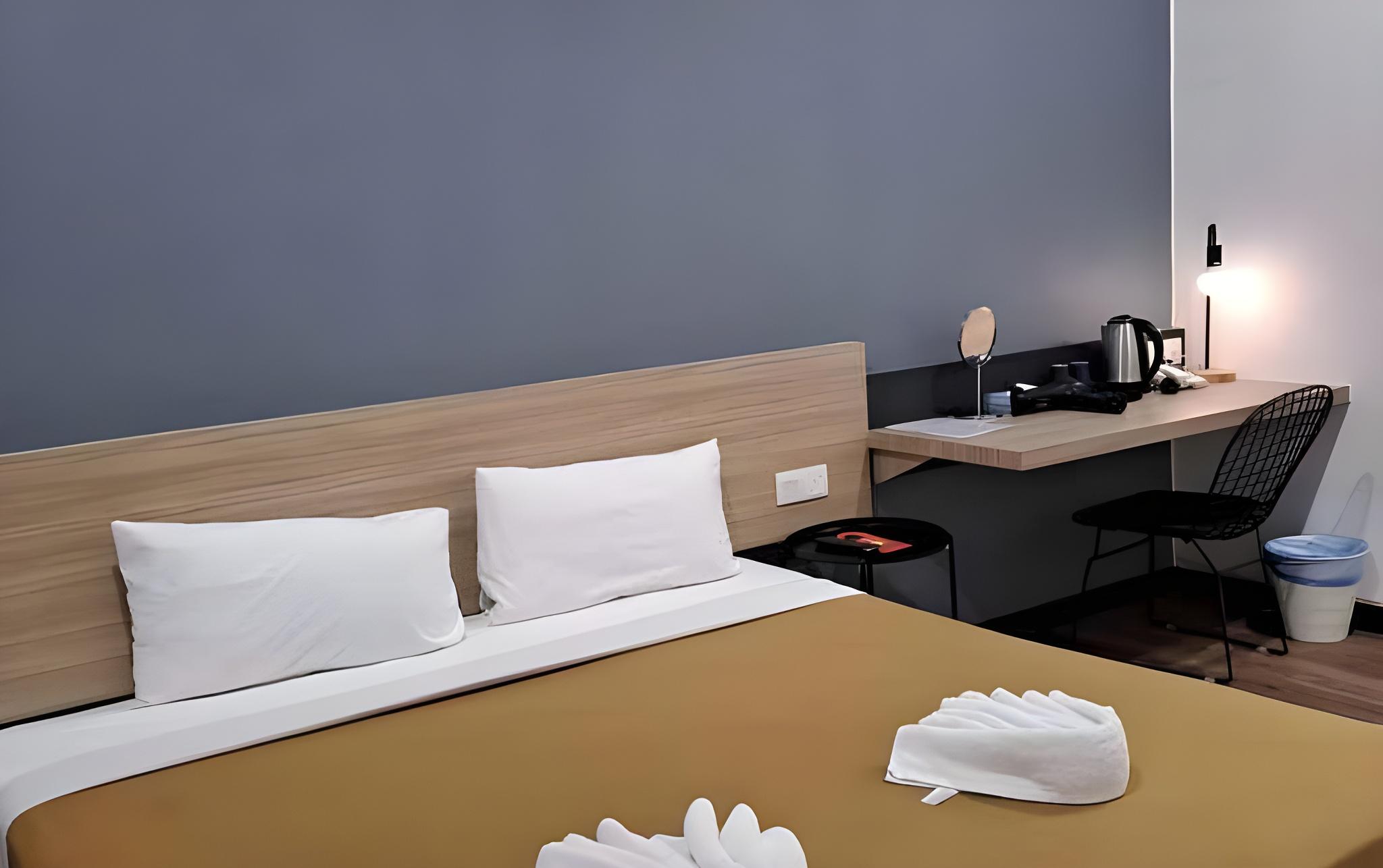 Super, Deluxe, King Bed, No Window