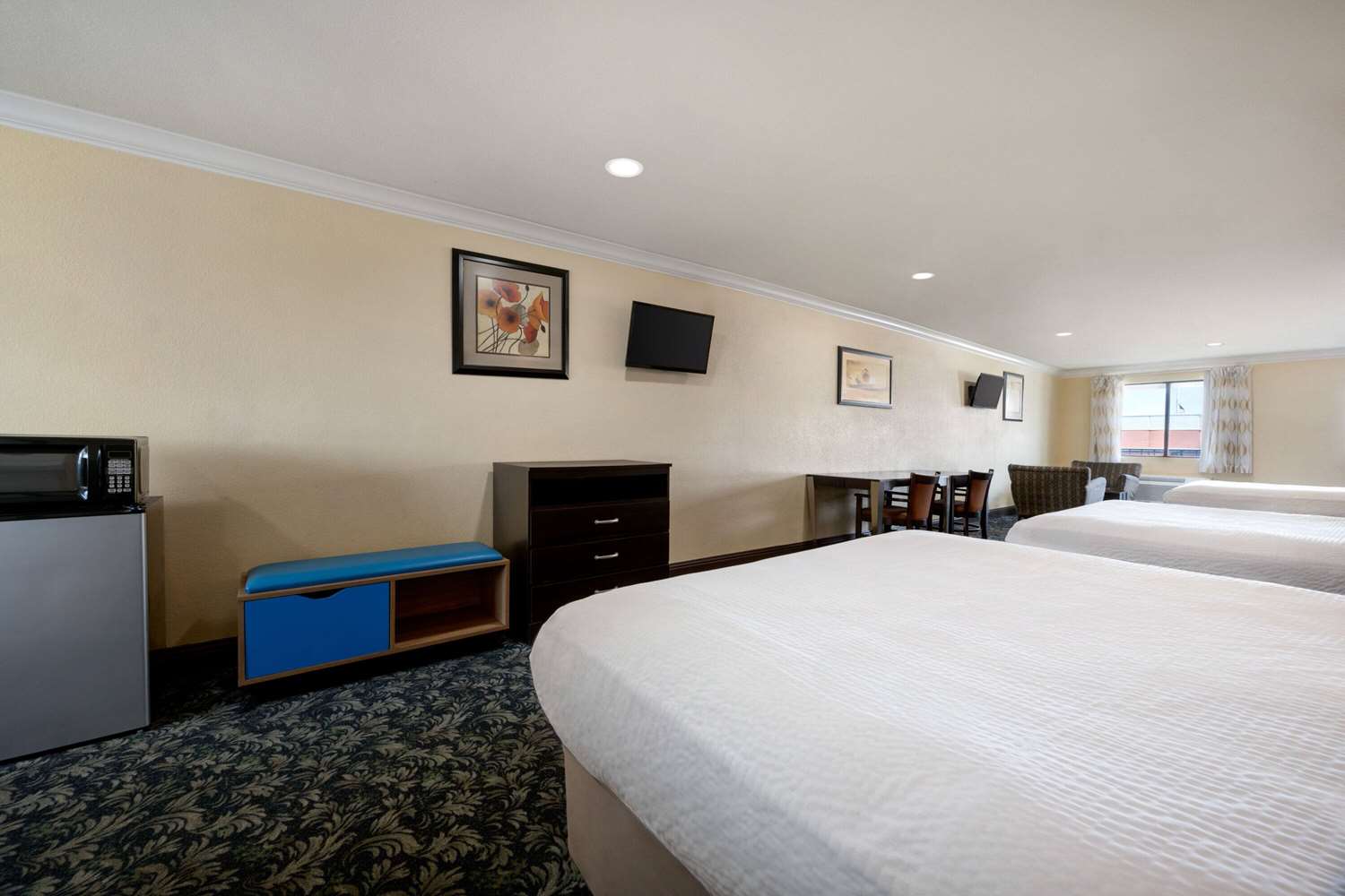 Days Inn By Wyndham Fresno South 9/38