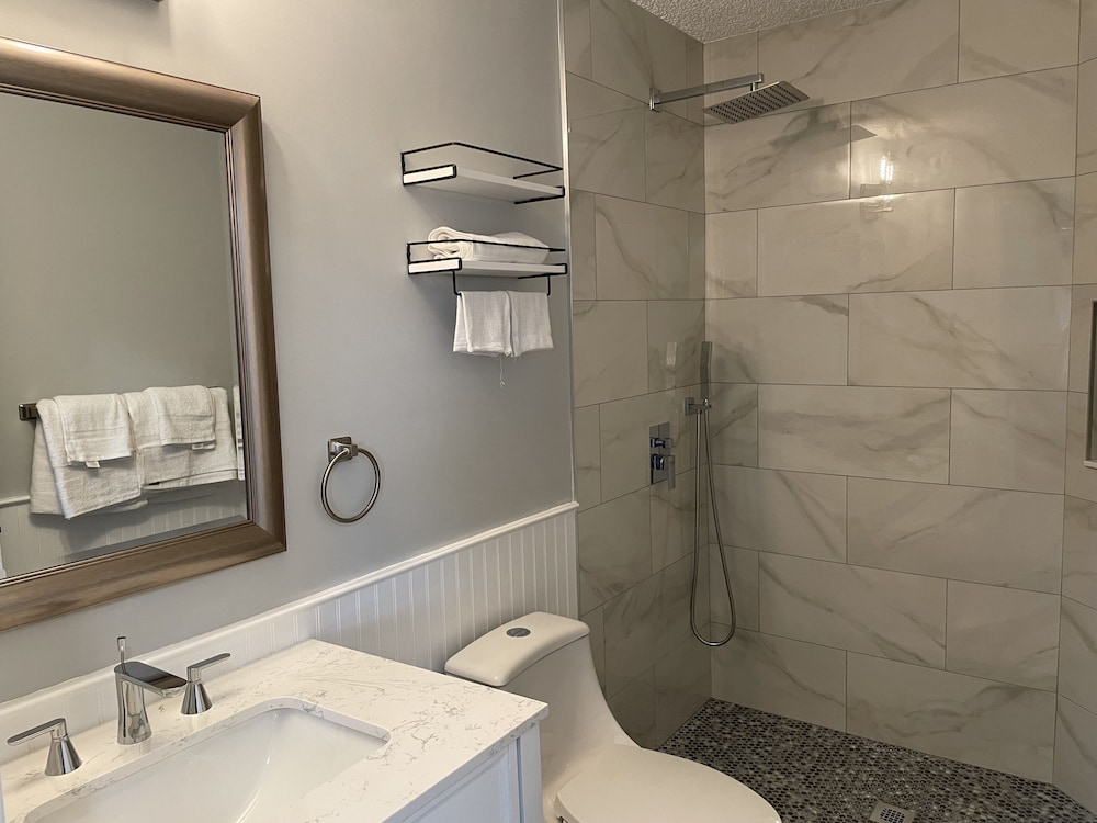 Sunny Palms Inn 29/31