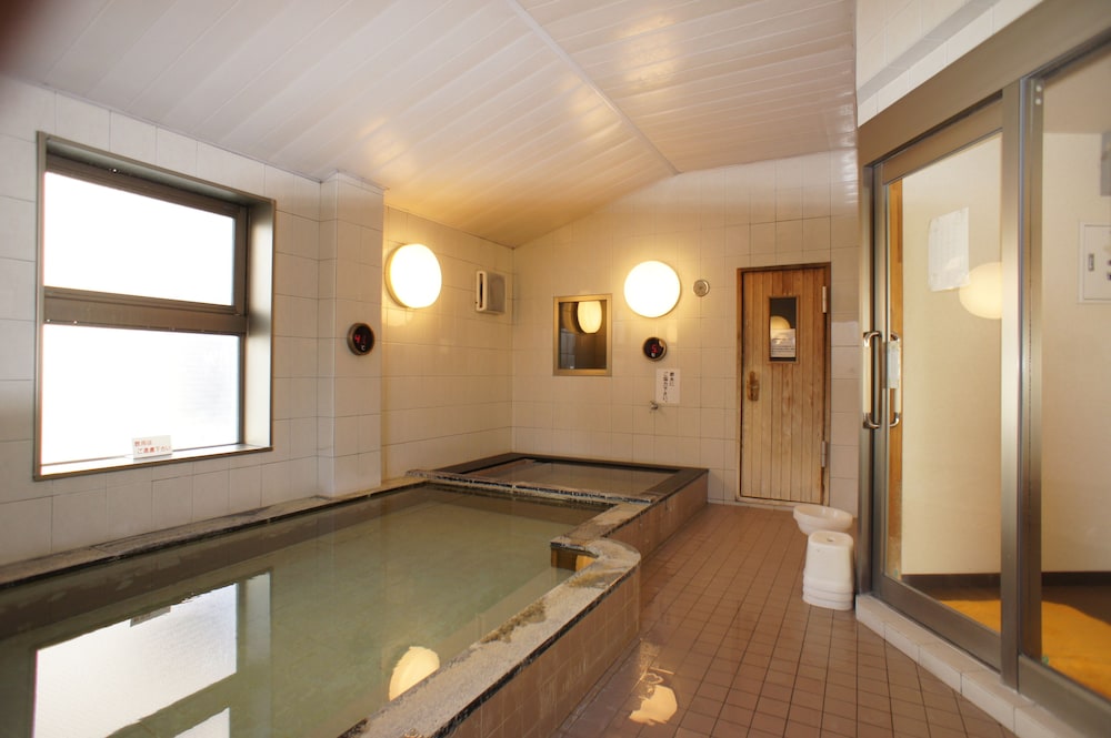 Island Hotel 43/60