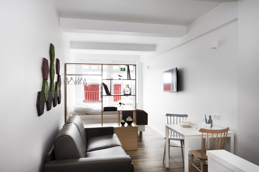 Island Apartments 14/19
