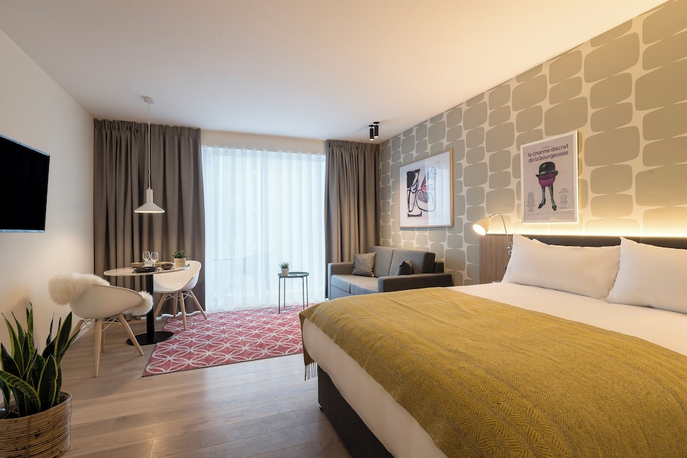 PENTHOUSE, STUDIO, KITCHEN, ACCESSIBLE