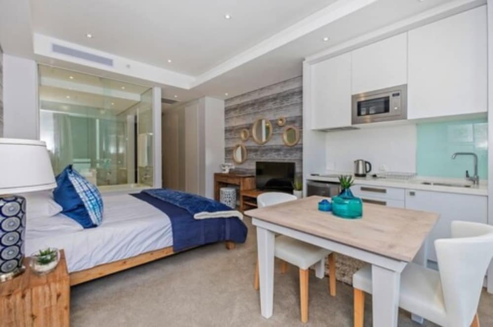 Sandton Skye Unit 702 28/50
