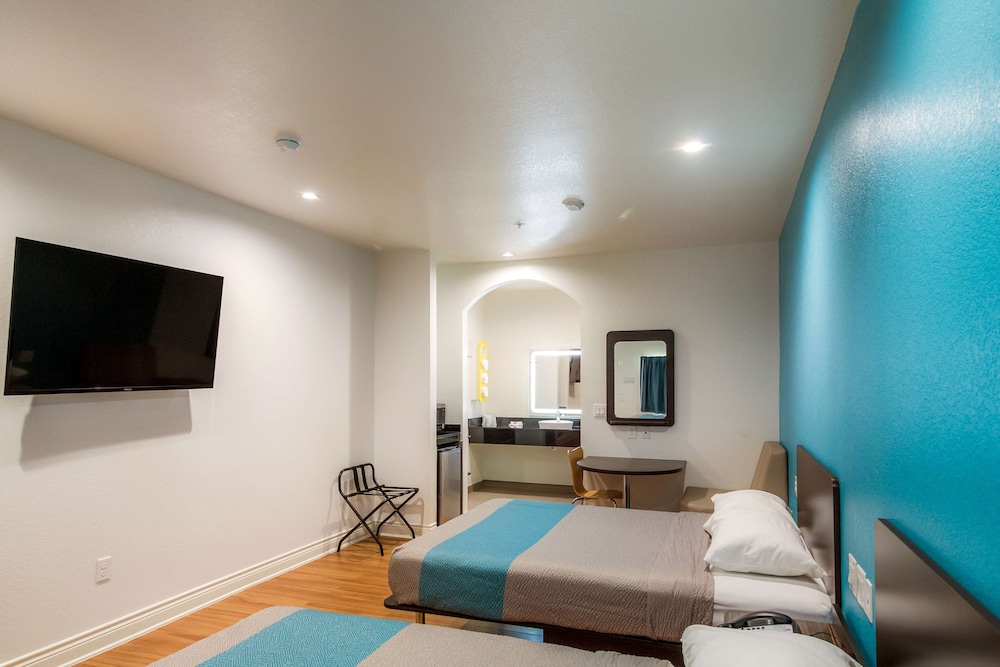 Motel6 Houston, TX - North 44/55