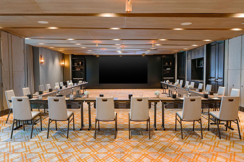 Hyatt Regency Bangkok Sukhumvit 64/76