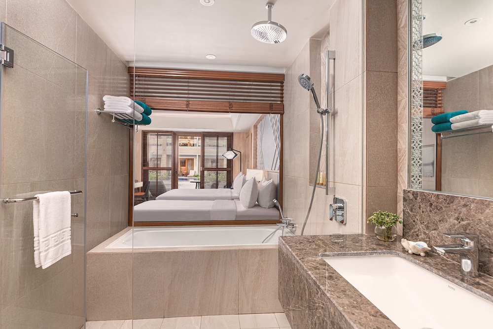 Henann Premier Coast Resort 32/35